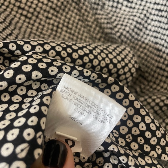 Eileen Fisher cotton top, size small with a hidden pleat at the back. - Picture 7 of 12